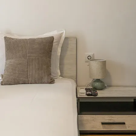 Modern 2br Flat With Parking For 4m Cars Apartament