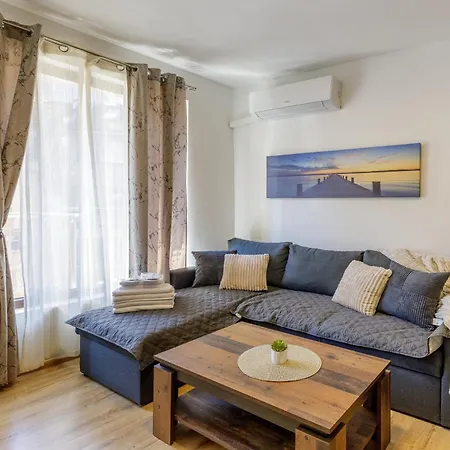 Modern 2br Flat With Parking For 4m Cars Apartament *