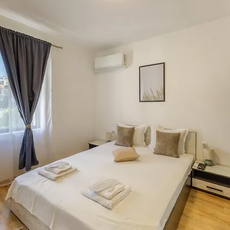 Apartament Modern 2br Flat With Parking For 4m Cars