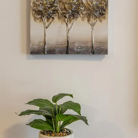 דירה Modern 2br Flat With Parking For 4m Cars *