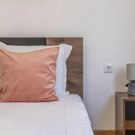 Modern 2br Flat With Parking For 4m Cars Warna