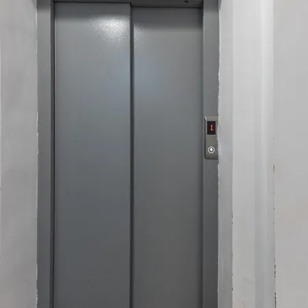 Modern 2br Flat With Parking For 4m Cars Apartament