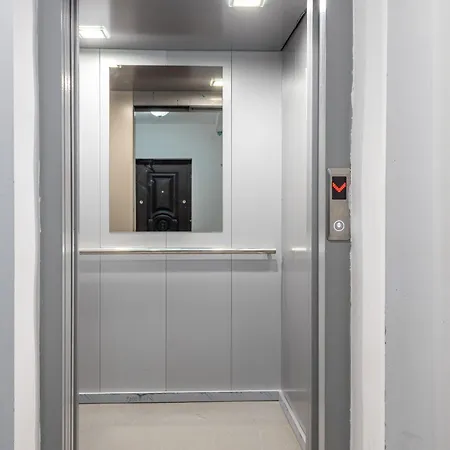 Modern 2br Flat With Parking For 4m Cars Apartament