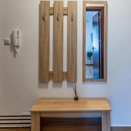 Modern 2br Flat With Parking For 4m Cars וארנה