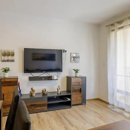 Modern 2br Flat With Parking For 4m Cars * Warna