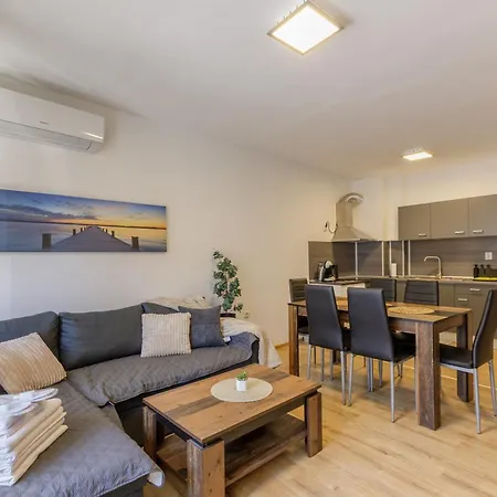 Modern 2br Flat With Parking For 4m Cars Warna
