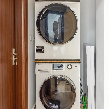 Apartament Modern 2br Flat With Parking For 4m Cars