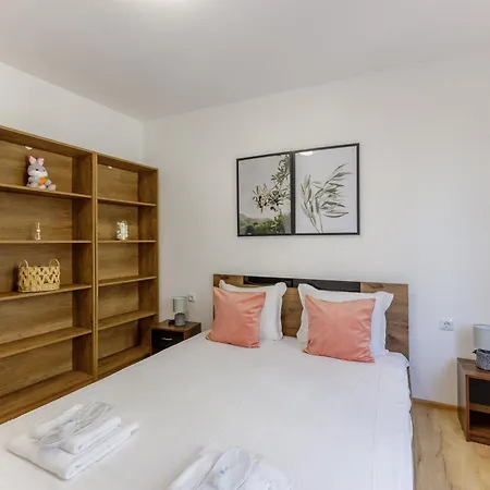 Modern 2br Flat With Parking For 4m Cars * Warna