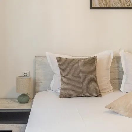 Modern 2br Flat With Parking For 4m Cars Apartament