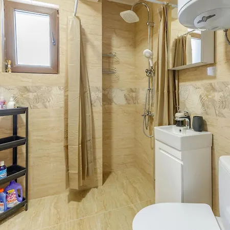 Modern 2br Flat With Parking For 4m Cars דירה *