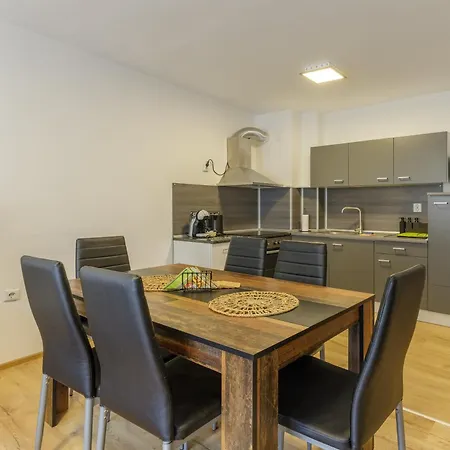 Modern 2br Flat With Parking For 4m Cars Warna