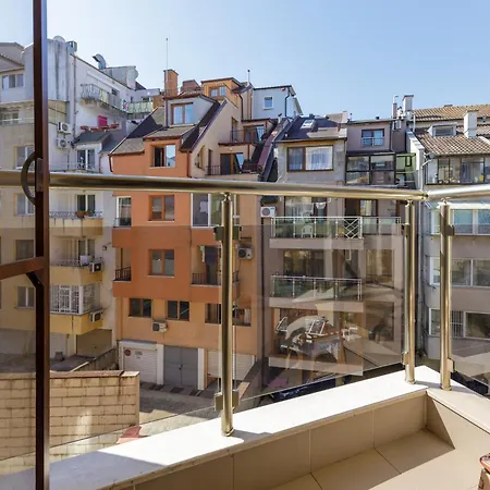 Apartament Modern 2br Flat With Parking For 4m Cars