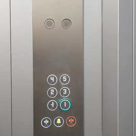Apartament Modern 2br Flat With Parking For 4m Cars *